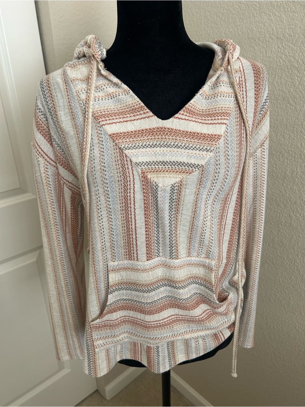 Wallflower Cream Knit Top with Rust and Gray Speckle